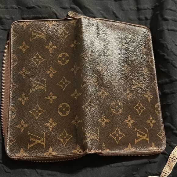 AUTHENTIC LOUIS VUITTON ZIPPY WALLET - Picture 14 of 17